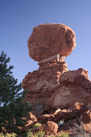 Balanced Rock - Arches Park