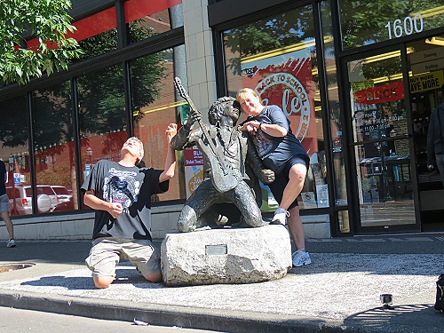 Jimi Hendrix Statue in Seattle, Broadway 1600