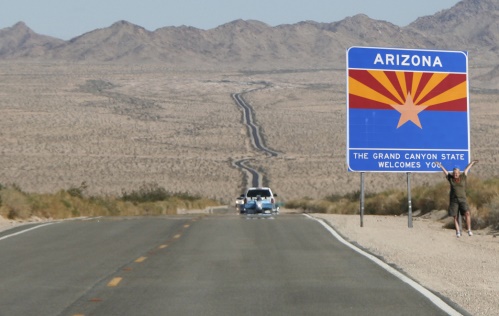 Das Arizona Schild steht nicht wirklich an diesem Ort - sieht aber doch gut aus, oder? Das Arizona Schild steht nicht wirklich an diesem Ort - sieht aber doch gut aus, oder?