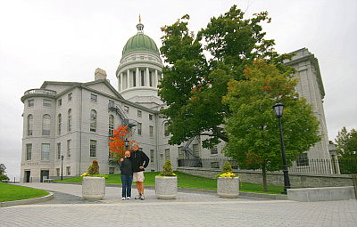 Maine State House - auch hier wird kurze Hose getragen.... Maine State House - auch hier wird kurze Hose getragen....