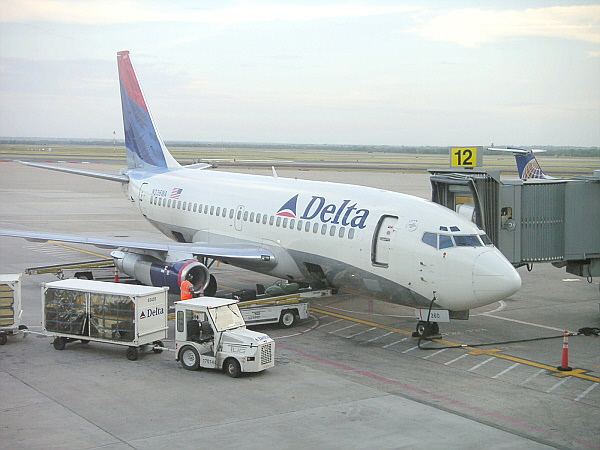 Delta B 737-200