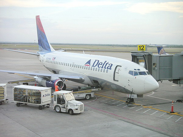 Delta B 737-200