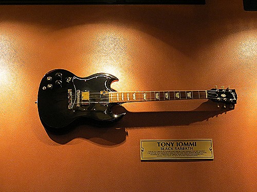 Tony Iommi hat in fast jedem HRC ne SG hngen