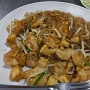 20.3.2023<br />Krua Kun Nok - Pad Thai with Chicken - 80 baht = 2,19 €