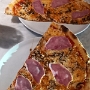 15.9.2023 - Pizza Prosciutto Funghi in der L'Osteria im Düsseldorfer Flughafen