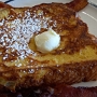17.9.2023 - 55+ Thick'n Fluffy French Toast im IHOP in Renton/WA<br />1 slice of fluffy classic thick'n fluffy french toast & 2 hickory-smoked bacon strips - 6,99 $