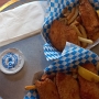 20.9.2023 - 2 pcs Cod & chips & 3 pcs cod & chips bei Tom's Fish & Chips in Cannon Beach/OR