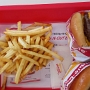 30.9.2023 - Double Double Menu & 1 Double Double beim In'n'Out Burger in Pismo Beach/CA<br />15,72 $