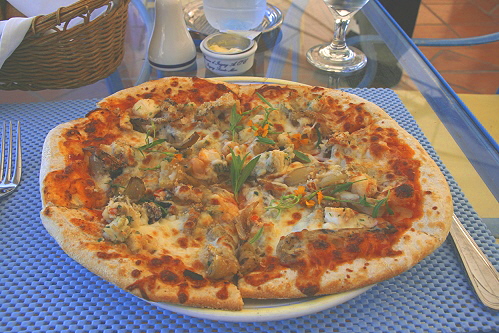 Lobster & Prawns Pizza im CuisinArt Lobster & Prawns Pizza im CuisinArt