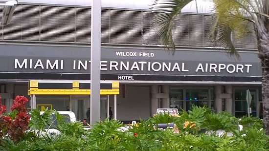 Die fünf Stunden Aufenthalt in Miami ziehen sich dann doch etwas hin Die fünf Stunden Aufenthalt in Miami ziehen sich dann doch etwas hin