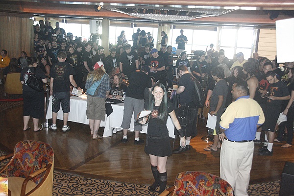 Meet & Greet - die Poesiealben der Metalfans müssen unterschrieben werden.... Meet & Greet - die Poesiealben der Metalfans müssen unterschrieben werden....