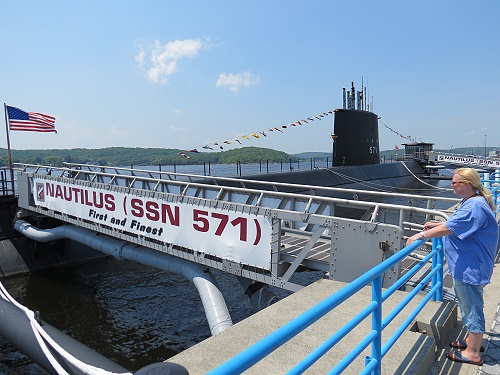 Nautilus SSN 571