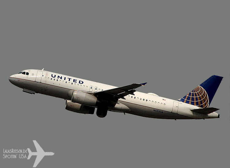 United Airlines Airbus A320-232 - N452UA