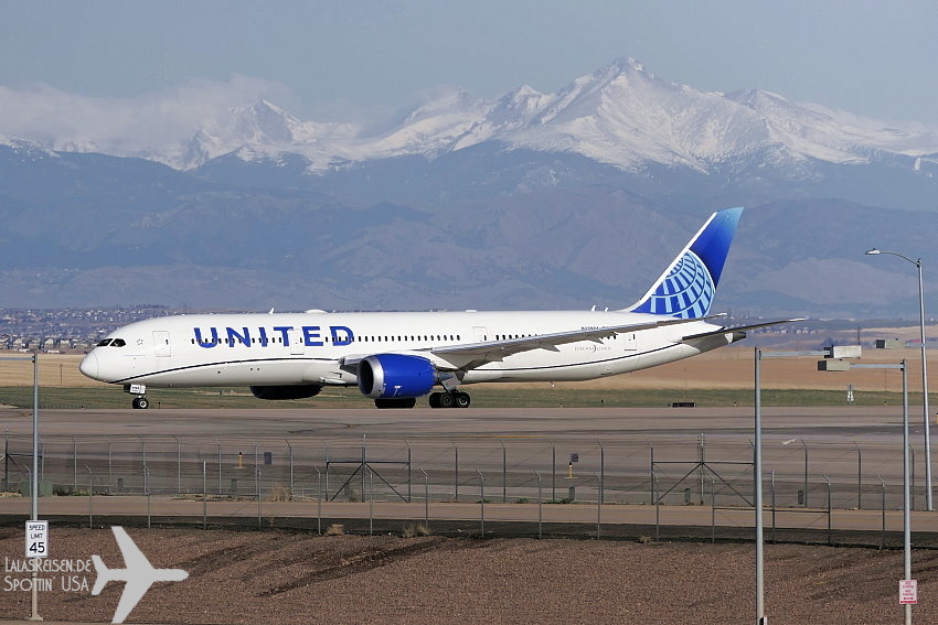 United Airlines Boeing 787-9 Dreamliner N29984