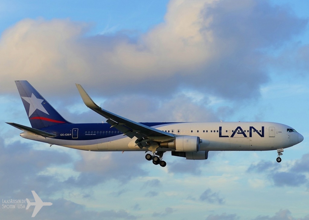 LATAM Airlines Chile - Boeing 767-316 (ER)(WL) - CC-CXI