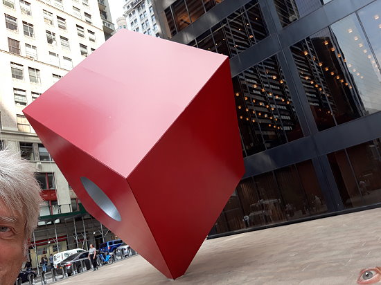 Red Cube Skulptur von Isamo Noguchi Red Cube Skulptur von Isamo Noguchi