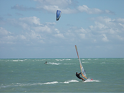 Surfer und Kiter auf Virginia Key Surfer und Kiter auf Virginia Key