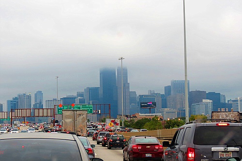 Chicago Skyline aus dem Stau heraus gesehen
