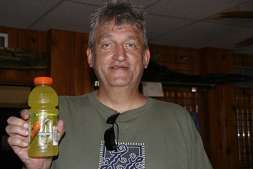 Lal@ bevorzugt Gatorade beim Besuch von AlliGATORen Lal@ bevorzugt Gatorade beim Besuch von AlliGATORen