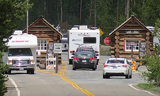 Grenze vom Grand Teton zum Yellowstone - zurück geknipst.... Grenze vom Grand Teton zum Yellowstone - zurück geknipst....