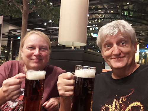 Wie vir jedem Flug noch ein Alt in Düsseldorf trinken