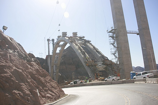 Die angeblich grte Bogenbrcke aus Stahlbeton der Welt