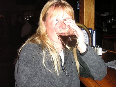 Uli trinkt ein sehr merkw�rdiges Bier