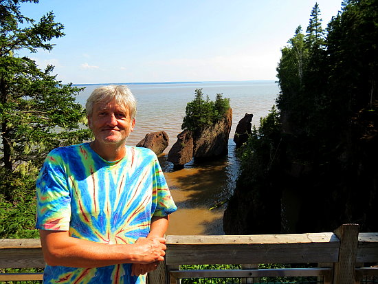 Hopewell Rocks - Flower Pots mit deutschem Touristen Hopewell Rocks - Flower Pots mit deutschem Touristen