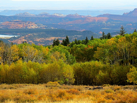 Blick vom Scenic Highway 12 auf die Waterpocket Fold Blick vom Scenic Highway 12 auf die Waterpocket Fold