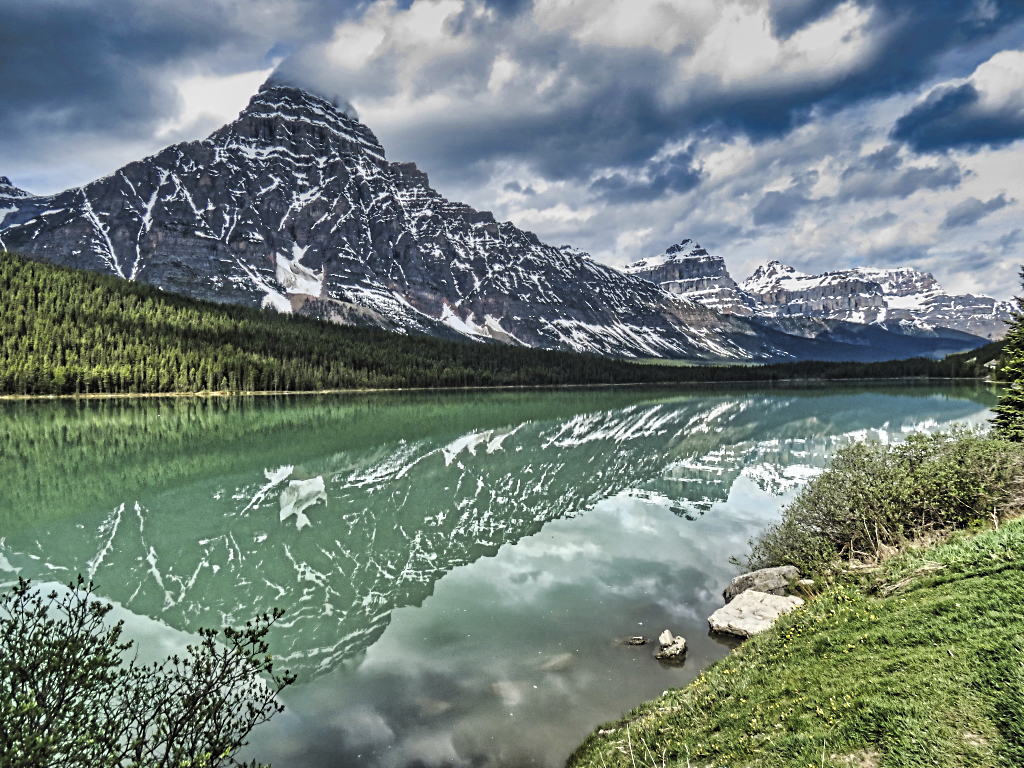 Waterfowl Lakes mit Blick auf den Mount Chephren