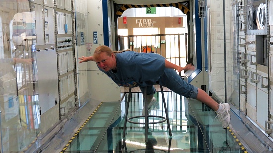 spielen in einer ISS Raumstation schwerelos. spielen in einer ISS Raumstation schwerelos.