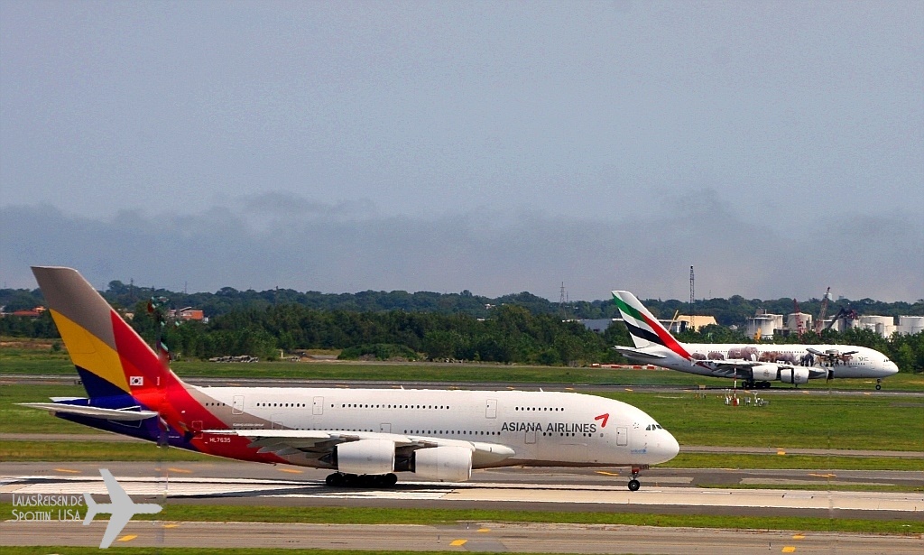 Asiana Airlines - Airbus A380-841 - HL7635     Emirates - Airbus A380-861 - A6-EEQ "United for Wildlife" special colours