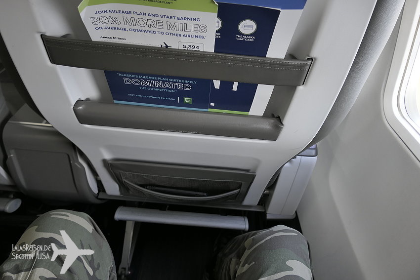 Boeing 737-790 (WL) - N611AS First Class