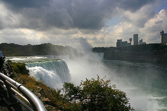 Blick auf die canadische Seite der Niagara Falls