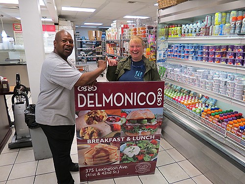Frühstück bei Delmonico in der Lexington Ave Frühstück bei Delmonico in der Lexington Ave