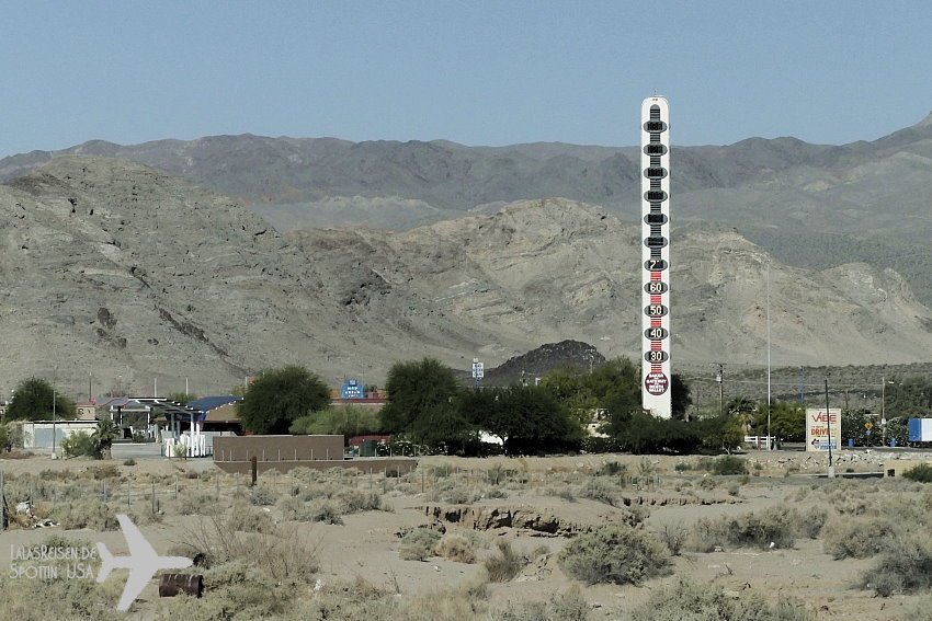 Worlds tallest Thermometer in Baker/California