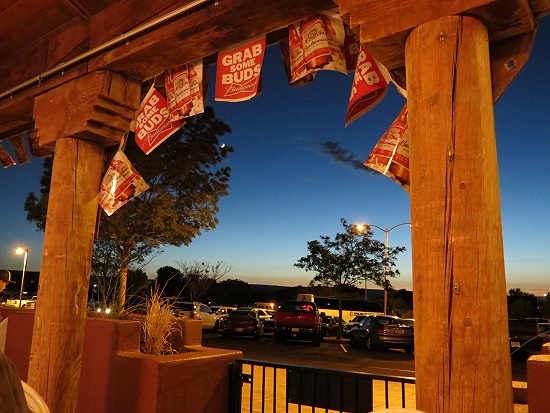 Sonnenuntergang auf der Terrasse der Dam Bar Sonnenuntergang auf der Terrasse der Dam Bar
