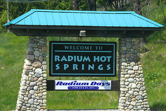 Welcome to Radium Hot Springs Welcome to Radium Hot Springs
