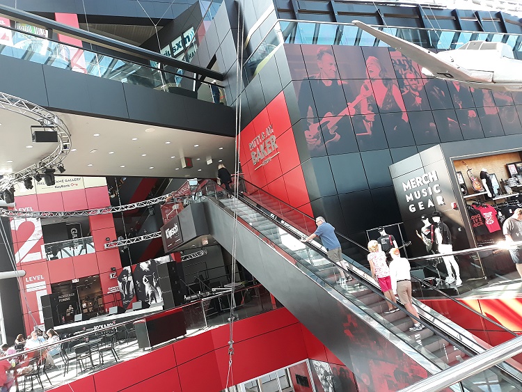 Rock & Roll Hall of Fame, Cleveland