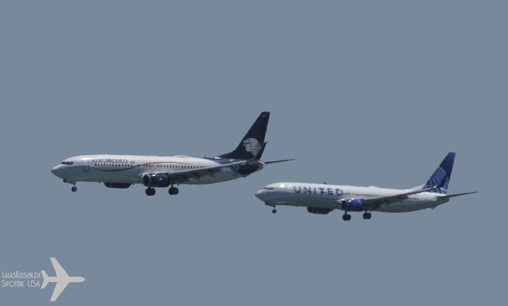 AeroMexico - Boeing 737-852 - XA-ADT - United Airlines - Boeing 737-924(ER) - N38417