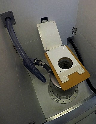 U.S. Space & Rocket Center Huntsville - Toilette in der ISS
