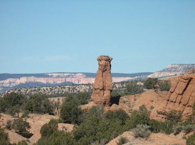 Kodachrome Basin - im Hintergrund erkennt man den Bryce Canyon