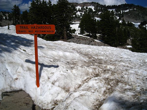 Kurz vor dem Trailhead steht folgendes Schild Kurz vor dem Trailhead steht folgendes Schild
