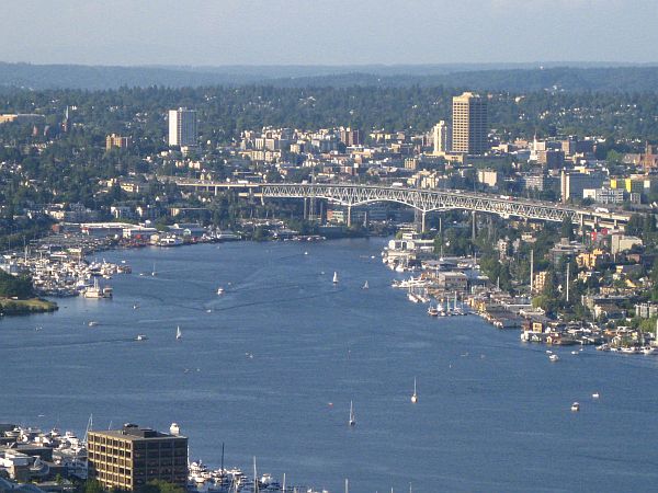 Blick von der Space Needle auf Seattle