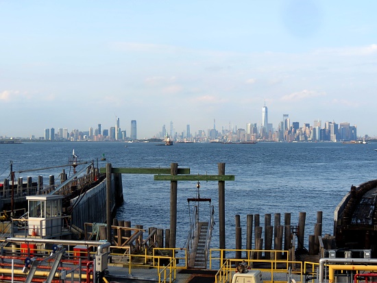 Blick von Staten Island auf Manhattan und Jersey City Blick von Staten Island auf Manhattan und Jersey City