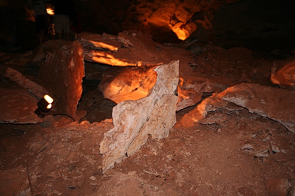 Das Wahrzeichen der Höhle, der heulende Wolf Das Wahrzeichen der Höhle, der heulende Wolf