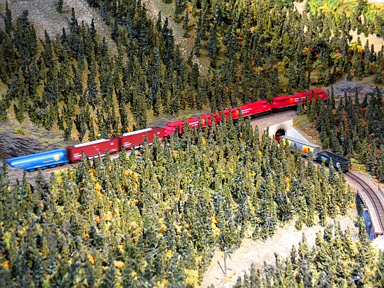 Spiral Tunnel Modelleisenbahn im Visitor Centre in Fields