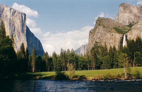 Blick vom Valley View auf die Bridal Veil Falls