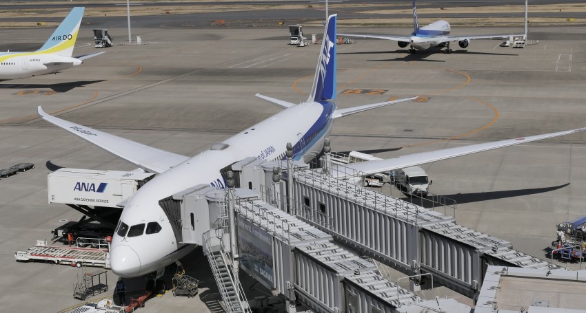 2 gangways pro Flugzeug