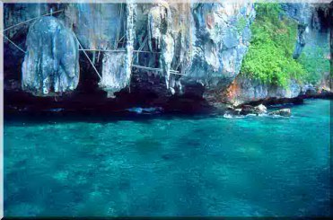 Vor der Viking Cave